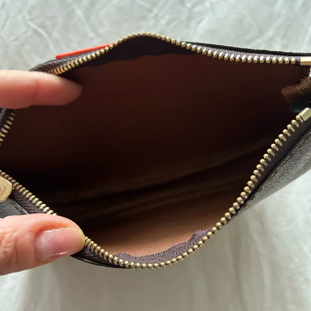 Louis Vuitton Brown Monogram case - Picture 5 of 6